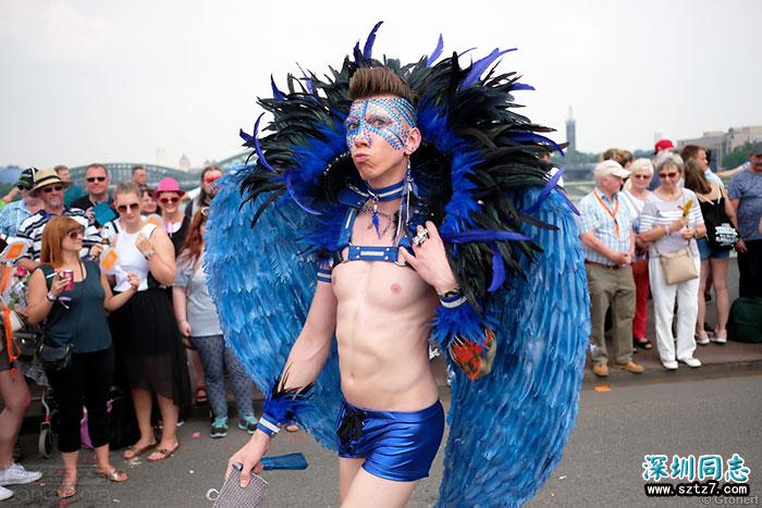 德国科隆数万人庆祝同性婚姻合法化 德国科隆数万人庆祝同性婚姻合法化