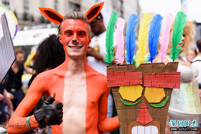 盛大的彩虹派对:伦敦同志骄傲巡游 盛大的彩虹派对:伦敦同志骄傲巡游