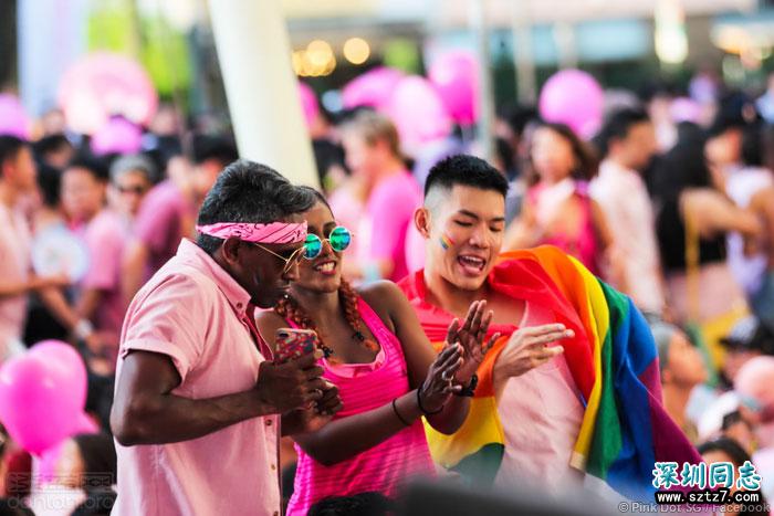 逾两万人齐聚新加坡“粉红点”活动 逾两万人齐聚新加坡“粉红点”活动