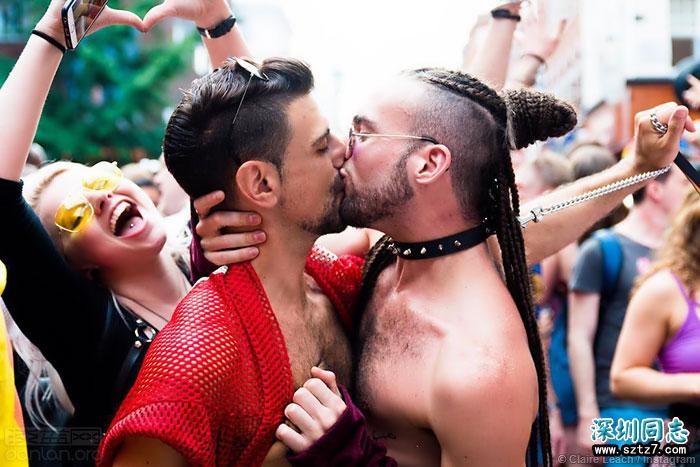 盛大的彩虹派对:伦敦同志骄傲巡游 盛大的彩虹派对:伦敦同志骄傲巡游