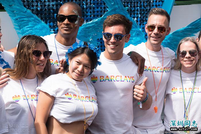 盛大的彩虹派对:伦敦同志骄傲巡游 盛大的彩虹派对:伦敦同志骄傲巡游