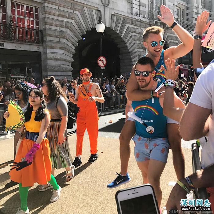 盛大的彩虹派对:伦敦同志骄傲巡游 盛大的彩虹派对:伦敦同志骄傲巡游