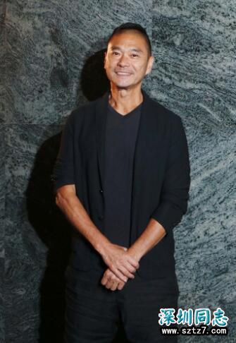 他放弃家族千万遗产 只为出柜与同性爱人结婚 他放弃家族千万遗产 只为出柜与同性爱人结婚