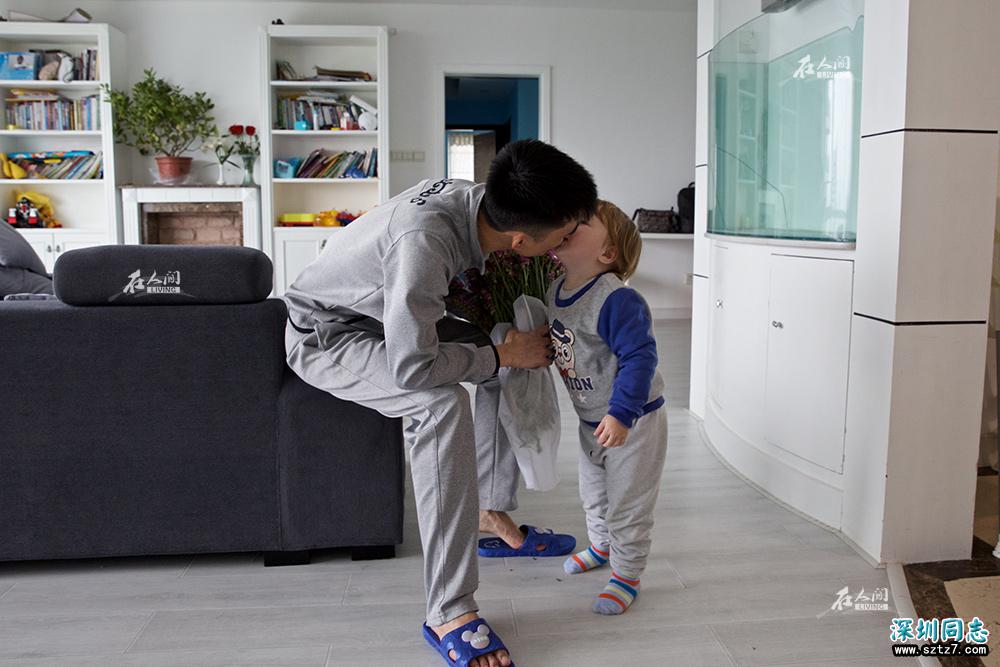 深圳一对同志花百万 代孕生下三个混血宝宝 深圳一对同志花百万 代孕生下三个混血宝宝