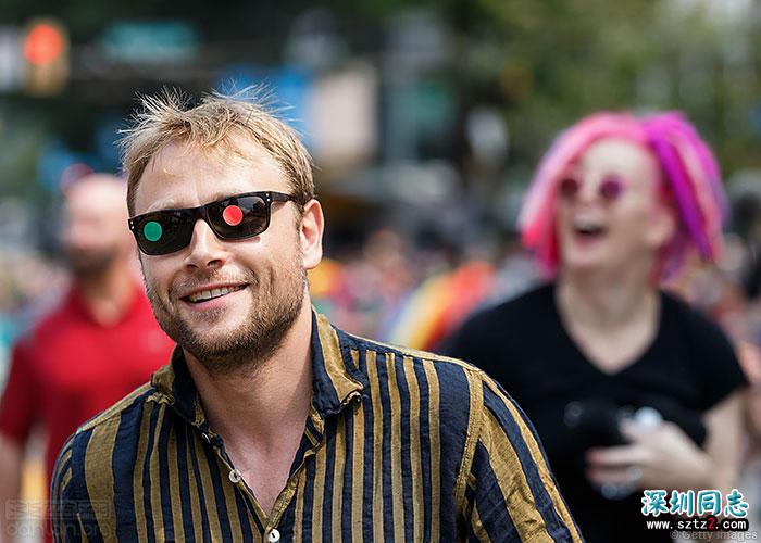 《超感猎杀》团队惊喜现身温哥华同志巡游 《超感猎杀》团队惊喜现身温哥华同志巡游