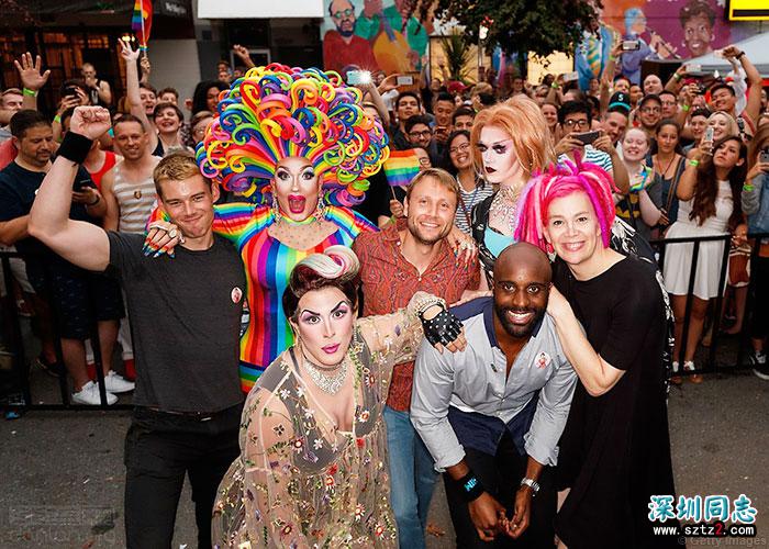 《超感猎杀》团队惊喜现身温哥华同志巡游 《超感猎杀》团队惊喜现身温哥华同志巡游