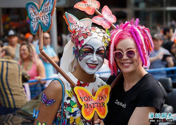 《超感猎杀》团队惊喜现身温哥华同志巡游 《超感猎杀》团队惊喜现身温哥华同志巡游