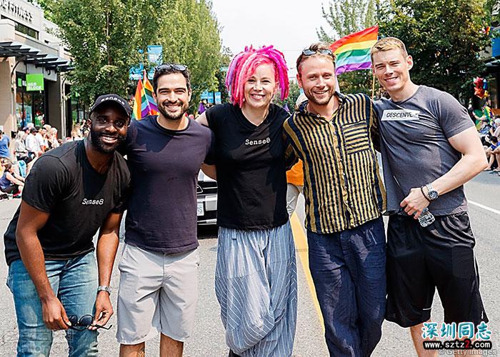 《超感猎杀》团队惊喜现身温哥华同志巡游 《超感猎杀》团队惊喜现身温哥华同志巡游