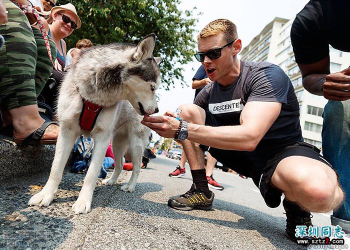 《超感猎杀》团队惊喜现身温哥华同志巡游 《超感猎杀》团队惊喜现身温哥华同志巡游