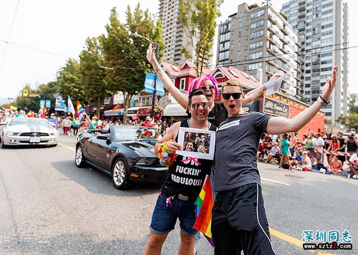 《超感猎杀》团队惊喜现身温哥华同志巡游 《超感猎杀》团队惊喜现身温哥华同志巡游