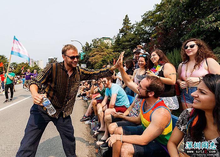 《超感猎杀》团队惊喜现身温哥华同志巡游 《超感猎杀》团队惊喜现身温哥华同志巡游