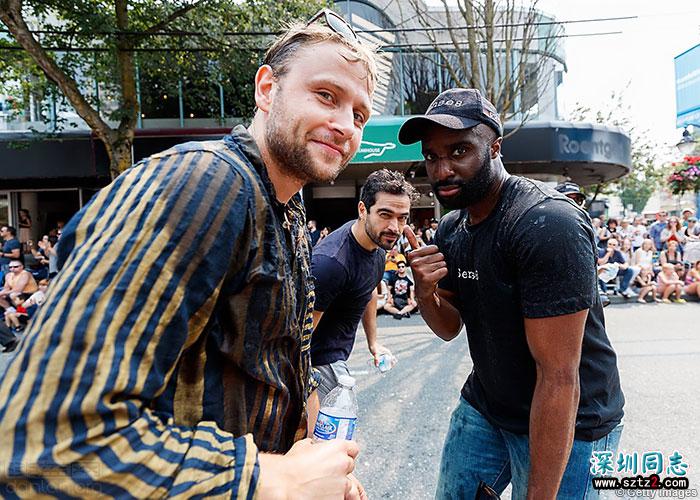 《超感猎杀》团队惊喜现身温哥华同志巡游 《超感猎杀》团队惊喜现身温哥华同志巡游