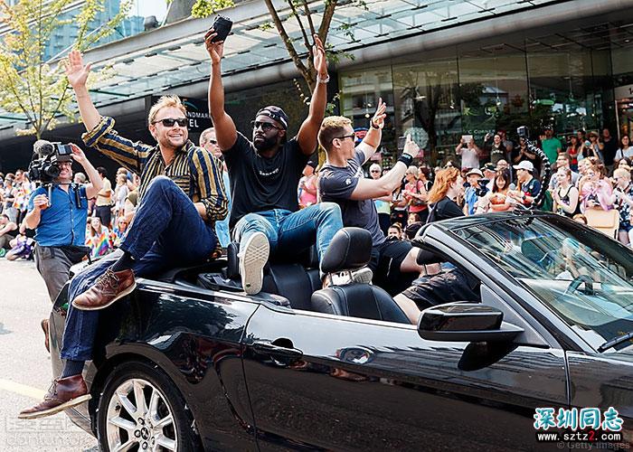 《超感猎杀》团队惊喜现身温哥华同志巡游 《超感猎杀》团队惊喜现身温哥华同志巡游