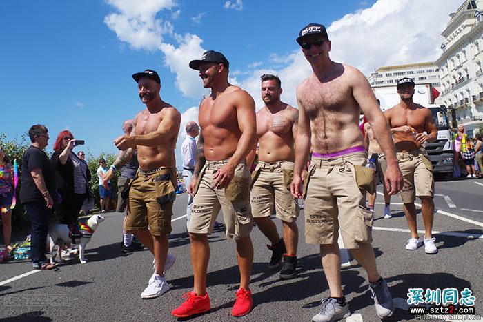 奥利·亚历山大亮相布莱顿同志巡游 奥利·亚历山大亮相布莱顿同志巡游