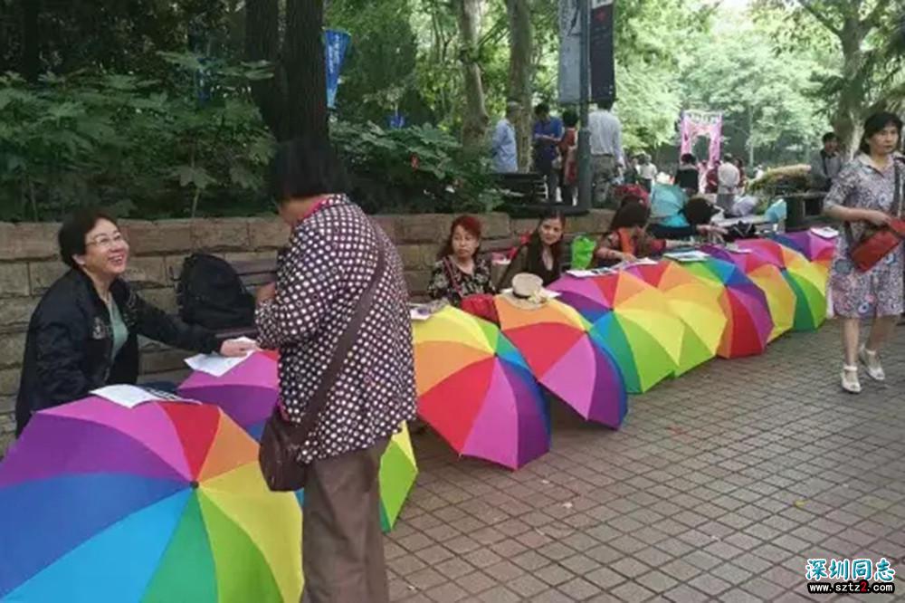上海同志家长在相亲角给孩子“征婚”遭驱逐 上海同志家长在相亲角给孩子“征婚”遭驱逐