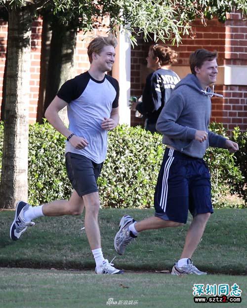 霉霉男友乔·阿尔文拍同性题材影片 与帅哥跑步超养眼 霉霉男友乔·阿尔文拍同性题材影片 与帅哥跑步超养眼