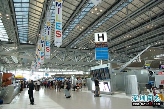 美国同性恋游客 在泰国露臀拍照被拘留面临5年监禁 美国同性恋游客 在泰国露臀拍照被拘留面临5年监禁