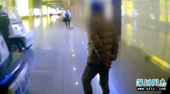 男子疑偷窥同性如厕被抓 竟是惯偷在背后翻包 男子疑偷窥同性如厕被抓 竟是惯偷在背后翻包