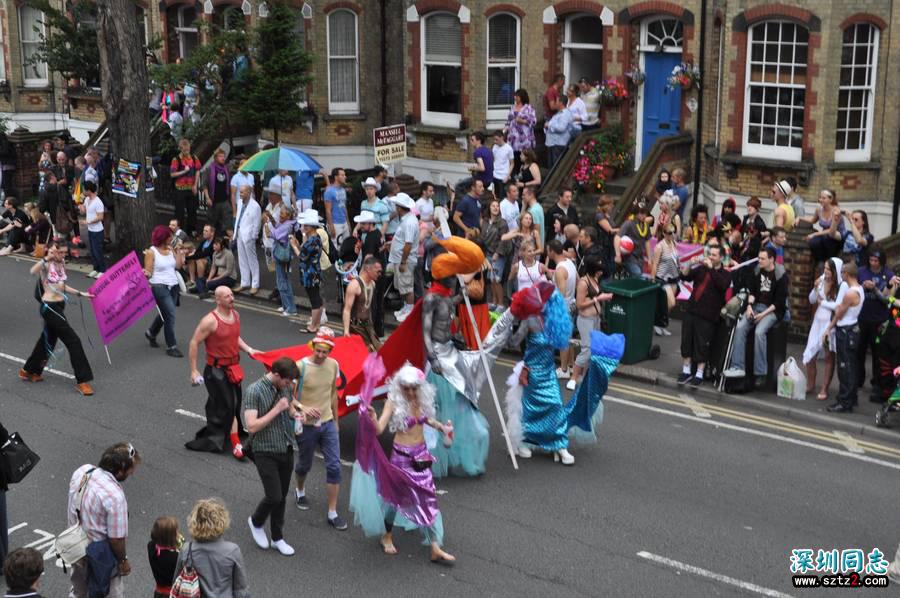 英国布莱顿同性恋游行 警察医生也参与其中 英国布莱顿同性恋游行 警察医生也参与其中