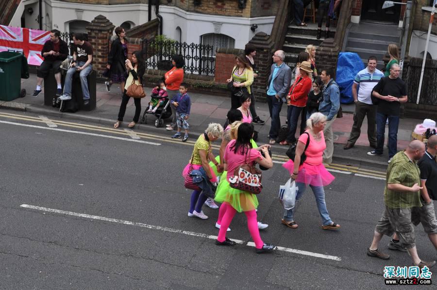 英国布莱顿同性恋游行 警察医生也参与其中 英国布莱顿同性恋游行 警察医生也参与其中