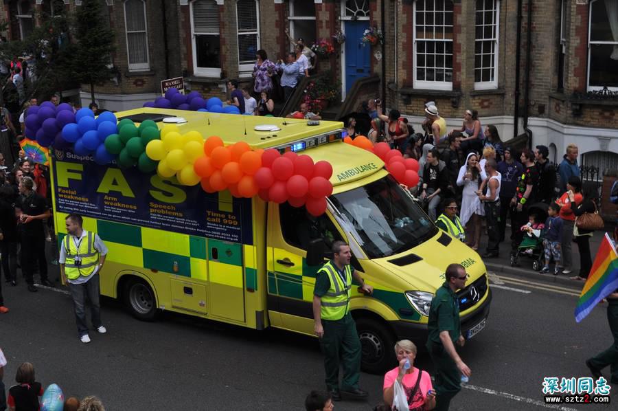 英国布莱顿同性恋游行 警察医生也参与其中 英国布莱顿同性恋游行 警察医生也参与其中