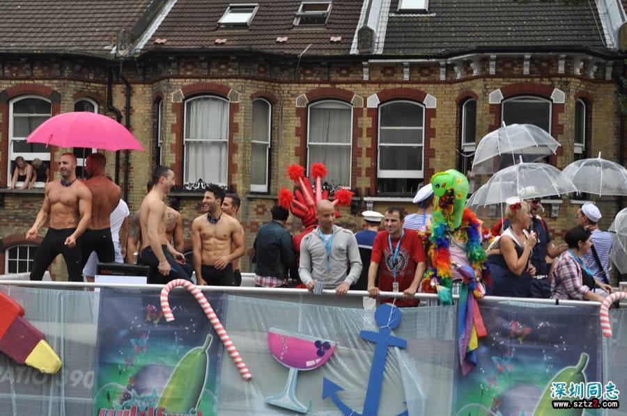 英国布莱顿同性恋游行 警察医生也参与其中 英国布莱顿同性恋游行 警察医生也参与其中