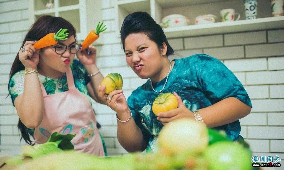 越南这对女同性恋有点“腻”,网友:说好的唯美“蕾丝边”呢 越南这对女同性恋有点“腻”,网友:说好的唯美“蕾丝边”呢