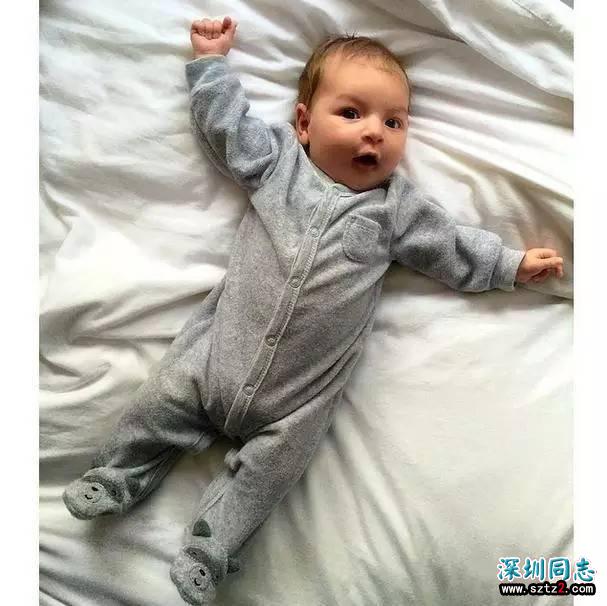 一对女同性恋先后怀孕,他们的幸福家庭照被刷爆了! 一对女同性恋先后怀孕,他们的幸福家庭照被刷爆了!