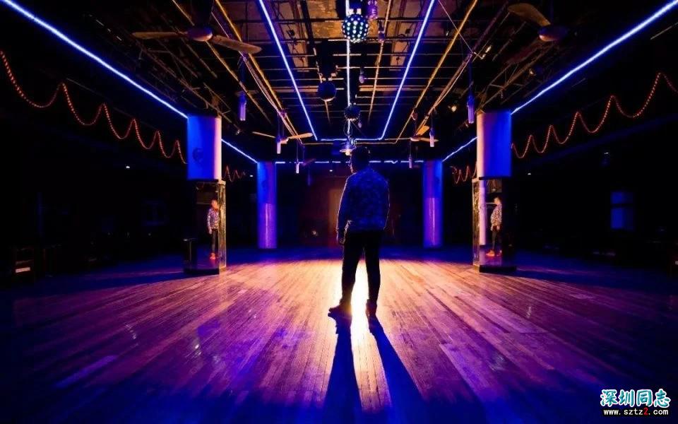 在上海同性恋舞厅里,年轻同志都来这里谈爷孙恋...... 在上海同性恋舞厅里,年轻同志都来这里谈爷孙恋......