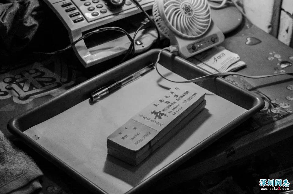 在上海同性恋舞厅里,年轻同志都来这里谈爷孙恋...... 在上海同性恋舞厅里,年轻同志都来这里谈爷孙恋......