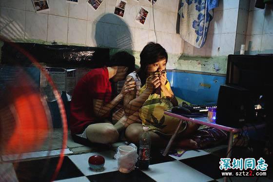 实拍同性恋人的生活片段 春节可能只有他们不能把另一半带回家 实拍同性恋人的生活片段 春节可能只有他们不能把另一半带回家