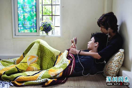 实拍同性恋人的生活片段 春节可能只有他们不能把另一半带回家 实拍同性恋人的生活片段 春节可能只有他们不能把另一半带回家