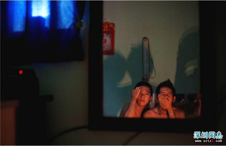 实拍同性恋人的生活片段 春节可能只有他们不能把另一半带回家 实拍同性恋人的生活片段 春节可能只有他们不能把另一半带回家