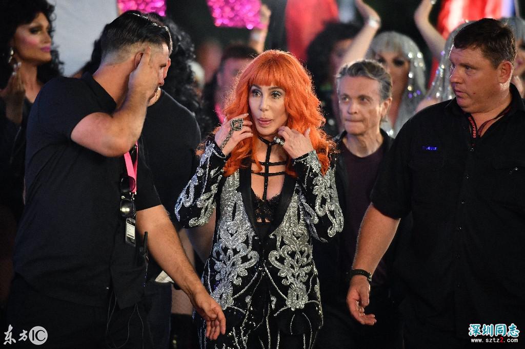 美国歌手雪儿,出席第40届悉尼同性恋狂欢节游行 美国歌手雪儿,出席第40届悉尼同性恋狂欢节游行