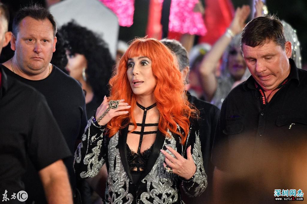 美国歌手雪儿,出席第40届悉尼同性恋狂欢节游行 美国歌手雪儿,出席第40届悉尼同性恋狂欢节游行