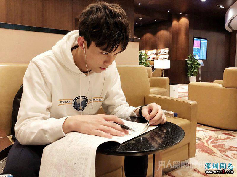 学吴磊弟弟这样穿 让你重拾少年感 学吴磊弟弟这样穿 让你重拾少年感