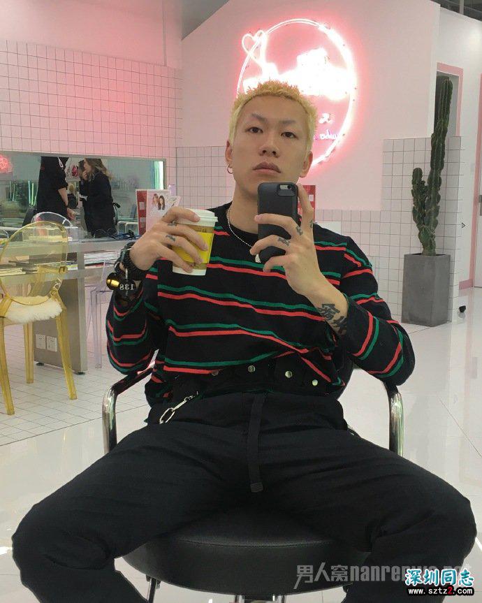 模特穿搭据说这样子的穿搭很惹人喜欢的哟! 模特穿搭据说这样子的穿搭很惹人喜欢的哟!