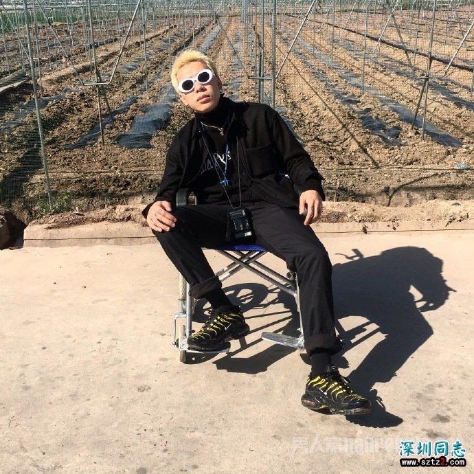 模特穿搭据说这样子的穿搭很惹人喜欢的哟! 模特穿搭据说这样子的穿搭很惹人喜欢的哟!