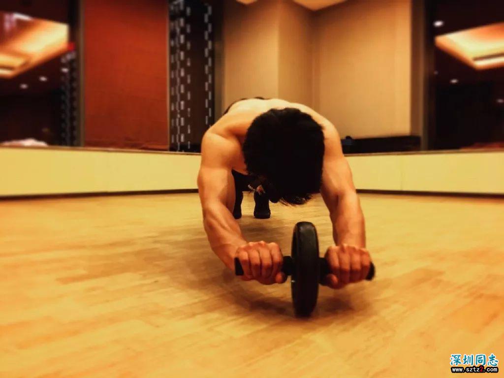 从同性恋到狙击手!柔术让他成为全民偶像! 从同性恋到狙击手!柔术让他成为全民偶像!