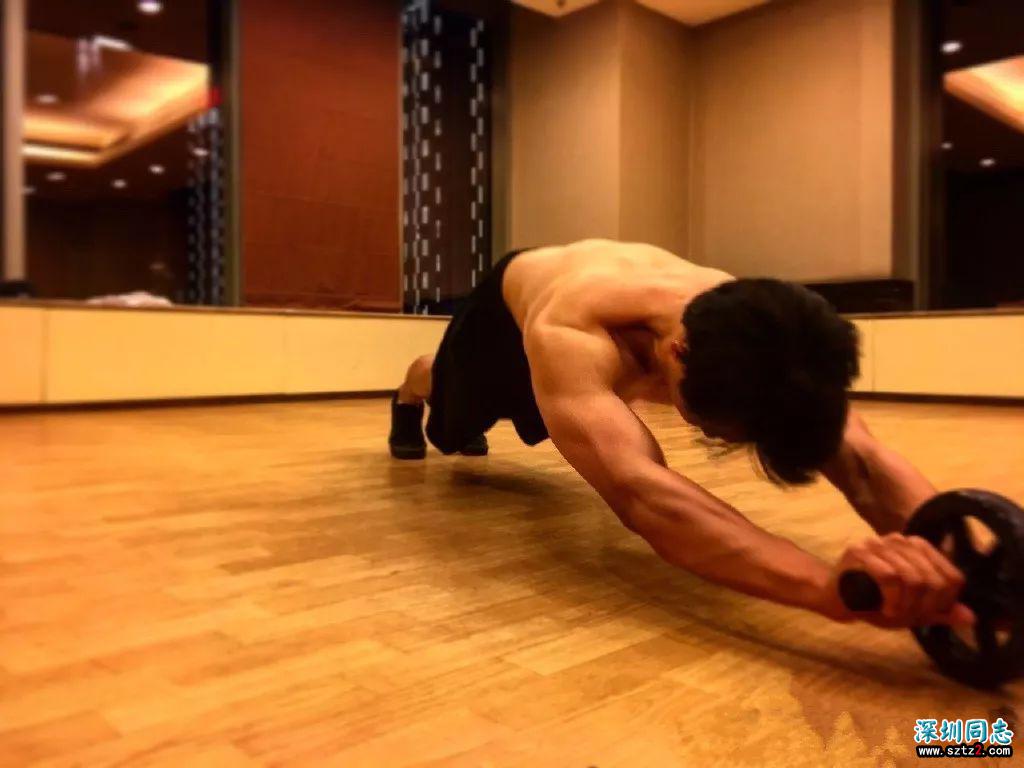 从同性恋到狙击手!柔术让他成为全民偶像! 从同性恋到狙击手!柔术让他成为全民偶像!