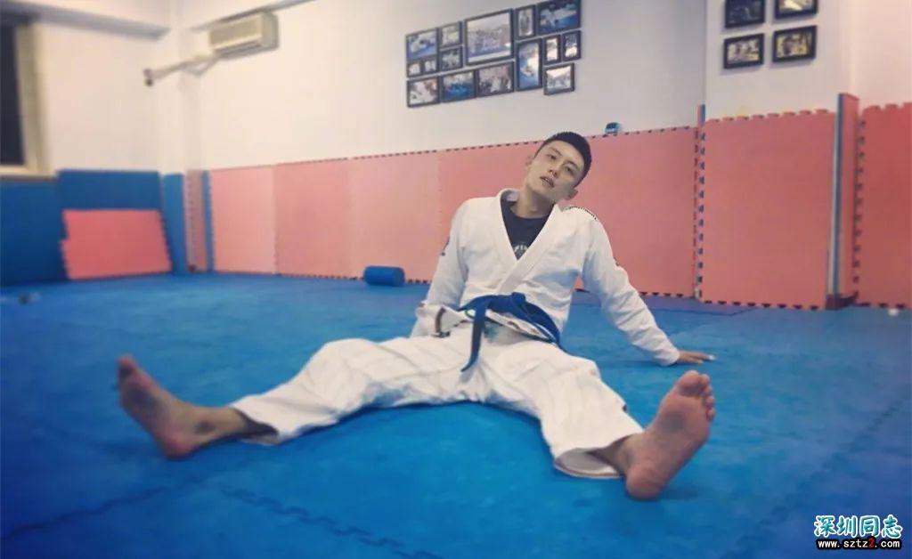 从同性恋到狙击手!柔术让他成为全民偶像! 从同性恋到狙击手!柔术让他成为全民偶像!