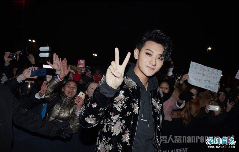 黑头发的黄子韬有一种说不出的乖巧 这就是小奶狗吧! 黑头发的黄子韬有一种说不出的乖巧 这就是小奶狗吧!