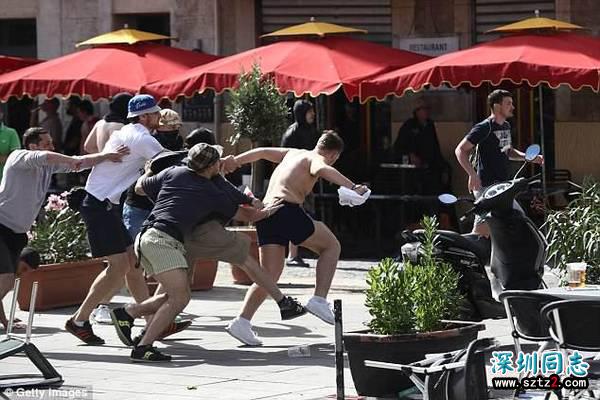 俄罗斯足球流氓放话:世界杯期间专揍同性恋、变性者和英格兰球迷 俄罗斯足球流氓放话:世界杯期间专揍同性恋、变性者和英格兰球迷