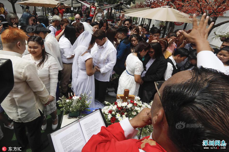 菲律宾教堂为9对同性恋新人举行集体婚礼 菲律宾教堂为9对同性恋新人举行集体婚礼