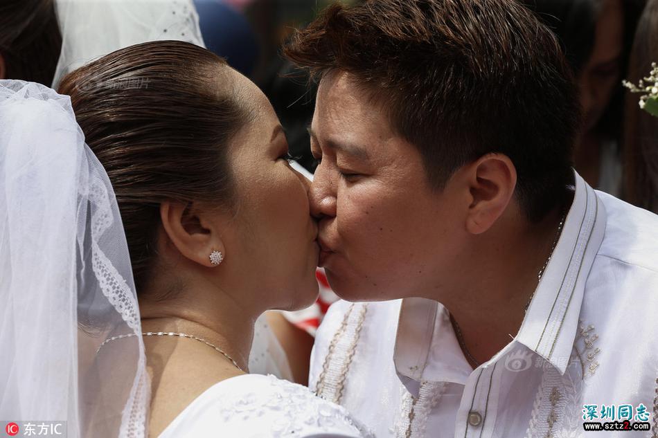 菲律宾教堂为9对同性恋新人举行集体婚礼 菲律宾教堂为9对同性恋新人举行集体婚礼