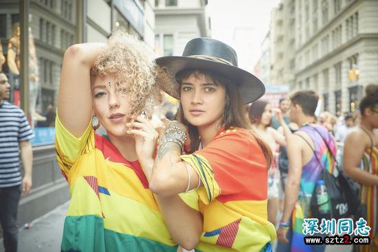 世界杯惊现彩虹色球衣!原因是为支持同性恋群体 世界杯惊现彩虹色球衣!原因是为支持同性恋群体