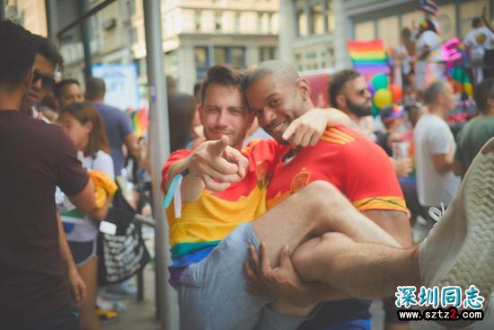 世界杯惊现彩虹色球衣!原因是为支持同性恋群体 世界杯惊现彩虹色球衣!原因是为支持同性恋群体