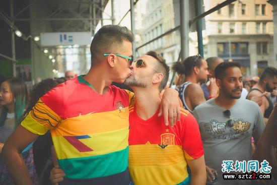 世界杯惊现彩虹色球衣!原因是为支持同性恋群体 世界杯惊现彩虹色球衣!原因是为支持同性恋群体