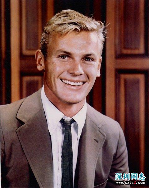 又一传奇偶像隐瞒同性恋身份达数十年 享年86高寿去世 又一传奇偶像隐瞒同性恋身份达数十年 享年86高寿去世