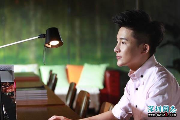 央视最帅主持人,因吸毒被同性“男友”举报坠楼身亡,年仅32岁! 央视最帅主持人,因吸毒被同性“男友”举报坠楼身亡,年仅32岁!